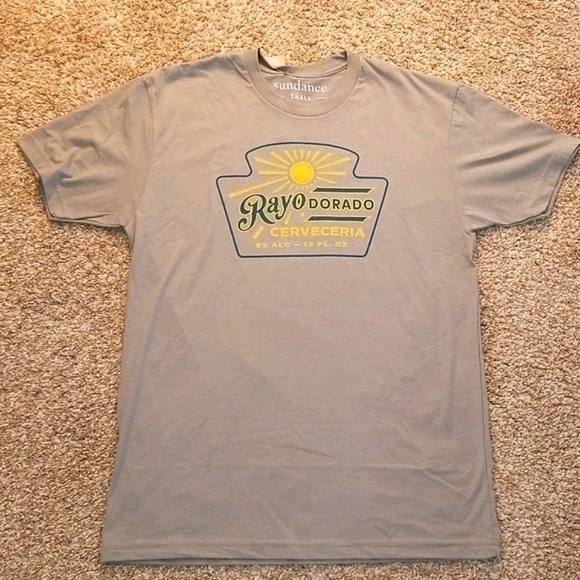 HOST PICK 🎉 NWT Sundance Rayo Dorado Cerveca Graphic Tee - Picture 3 of 4